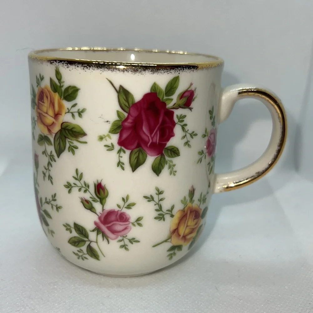 ROYAL ALBERT OLD COUNTRY ROSES COFFEE / TEA MUG CLASSIC IV 2000 VINTAGE